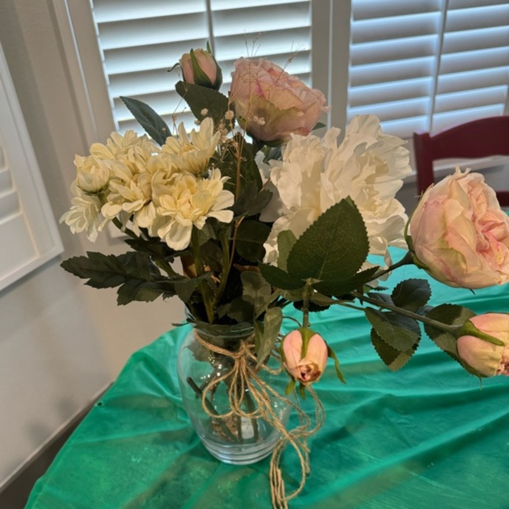 FAUX FLOWERS! Neutral/natural coloring: great for any room in the house! Zoom in